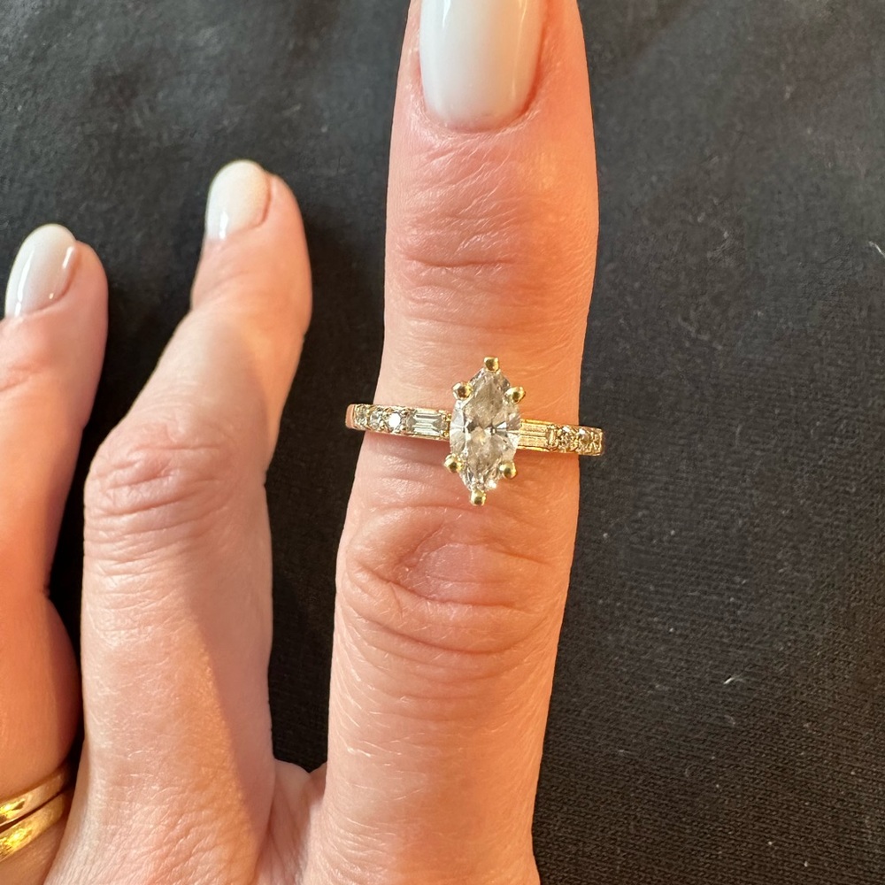 18K yellow gold and diamond ring